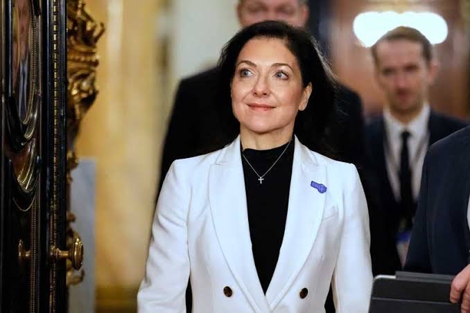 Katherina Reiche in a white blazer at an event
