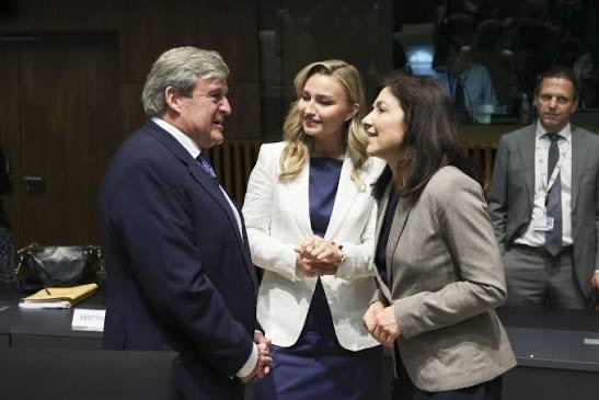 Katherina Reiche in conversation with European ministerial colleagues